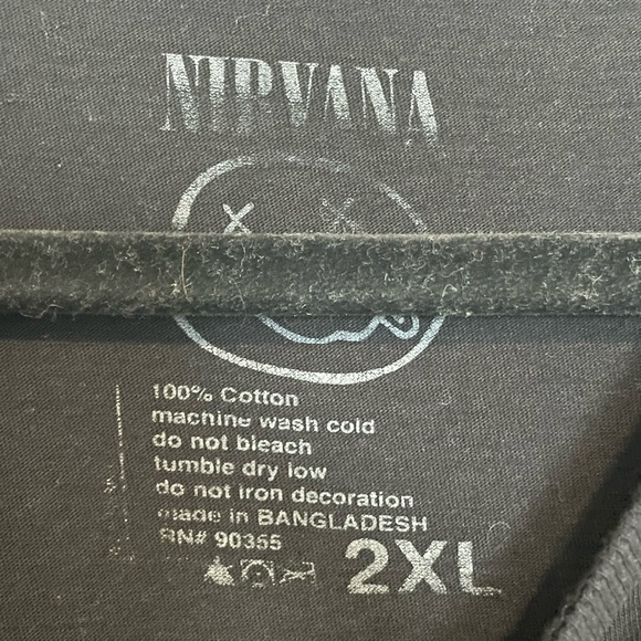 Hot topic/ Nirvana men’s shirt​​​​​​​ - Picture 3 of 3